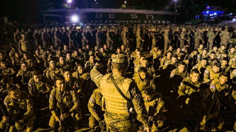 Салвадор отново продължи извънредното положение зарди "войната" срещу престъпните банди