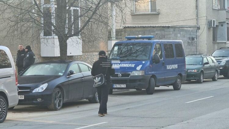 Полицейска акция се провежда в Казанлък и Пловдив