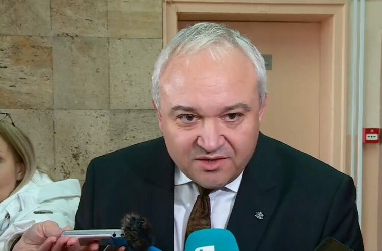 През последните 24 часа няма постъпили сигнали за бомбени заплахи, заяви министър Иван Демерджиев