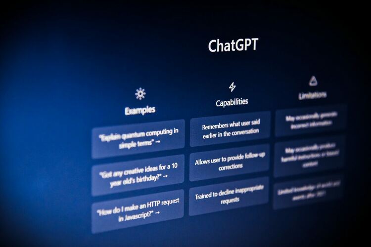 Изследователи присвоиха "персони" на ChatGPT и той започна да отговаря токсично и расистки