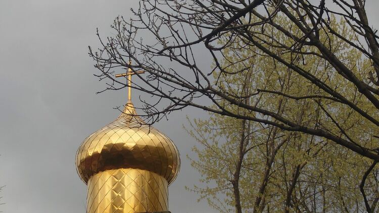 Облачно с валежи, гръмотевични бури на места