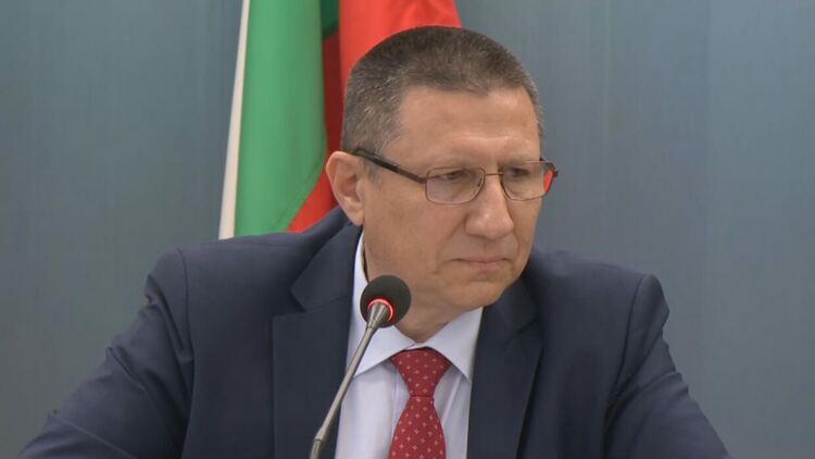 Сарафов призова ВСС да отстрани Гешев и поиска охрана