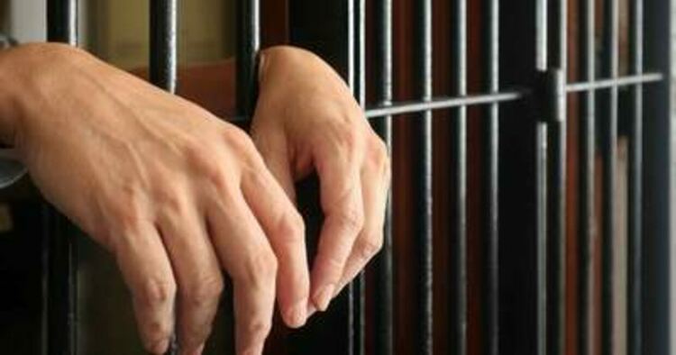 Задържаха 20-годишен девинчанин, нарушил издадената срещу него заповед за защита от домашно насилие