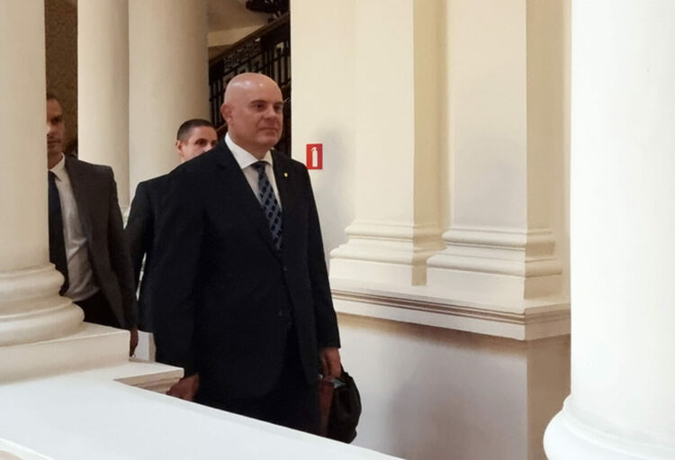 Гешев в комисията по правни въпроси в парламента: Няма да участвам в нещо, което предварително вероятно е решено