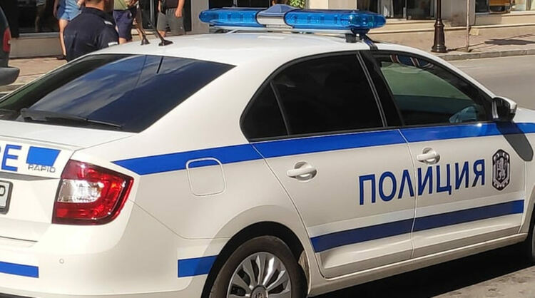 Арестуваха непълнолетни за кражби от вендиг машини и обирджията на офис в Хасково