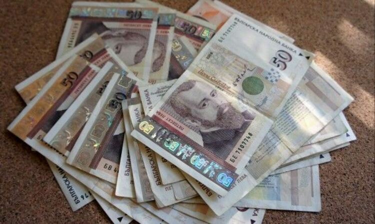 Жена опита да подкупи полицай с 1000 лв., за да избегне проверка за нелегални лекарства