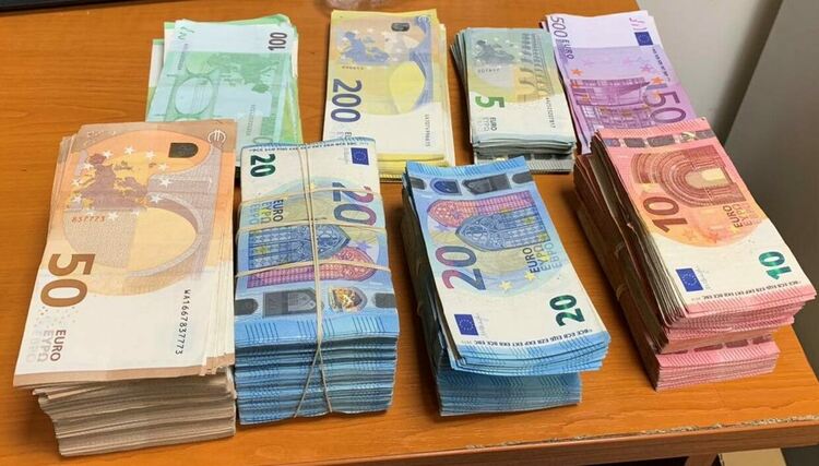 Откриха хиляди евра в хладилен агрегат на камион на ГКПП Капитан Андреево