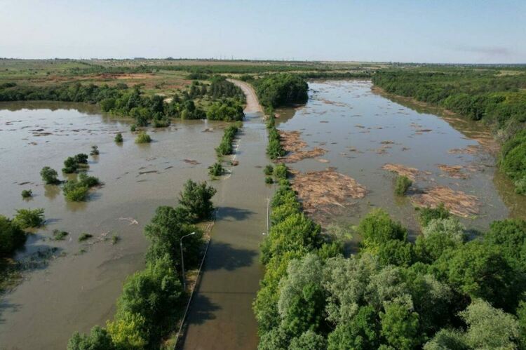 Взривът на ВЕЦ Каховка оставя Украйна без реколта за години напред