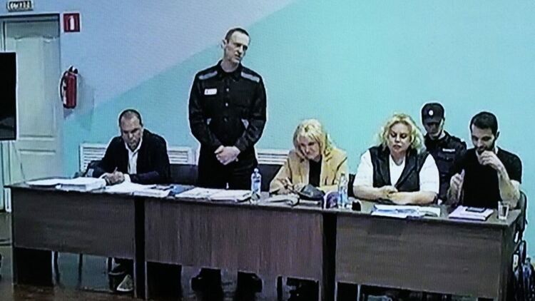 Навални беше обвинен в "екстремизъм" и е заплашен от още 30 години в затвора
