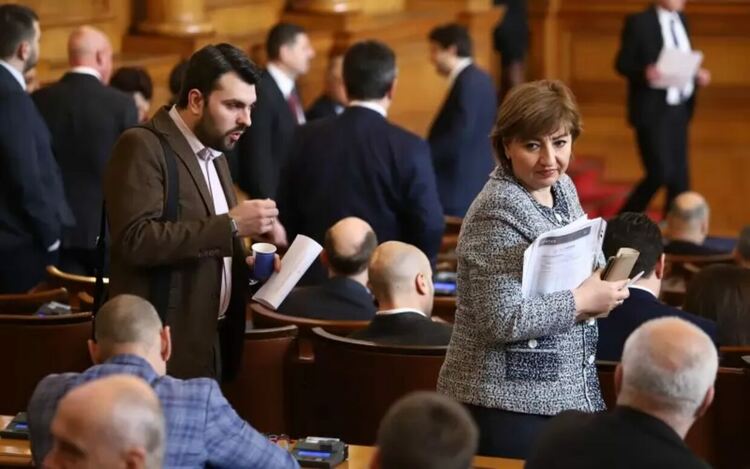ГЕРБ се вкопчи в безумието си да спре достъпа до информация