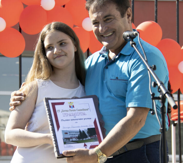 Деница Антонова от 7“е клас “ от "Славейков" е със 100 точки на НВО по БЕЛ