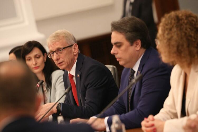 Добавки за най-бедните пенсионери и промяна при болничните в проекта на Бюджет 2024