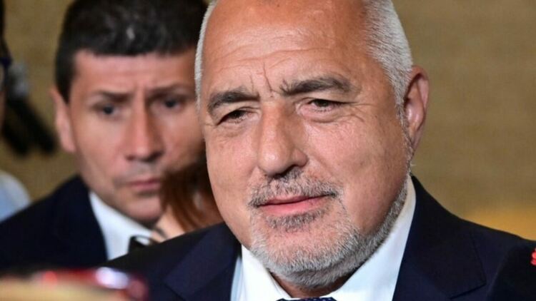 Борисов размисли и обяви, че се отказва от имунитета си