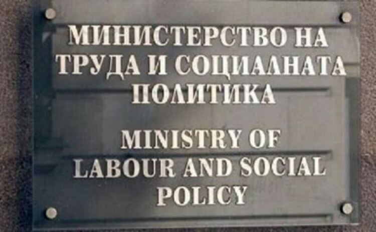 Кой има право на помощта за отопление - обяснението на социалното министерство