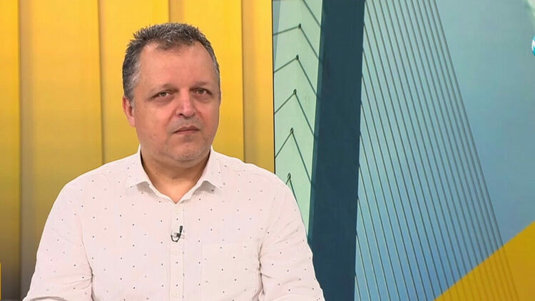 Пилотът на хеликоптера, изхвърлил дрога, е познавал добре маршрута
