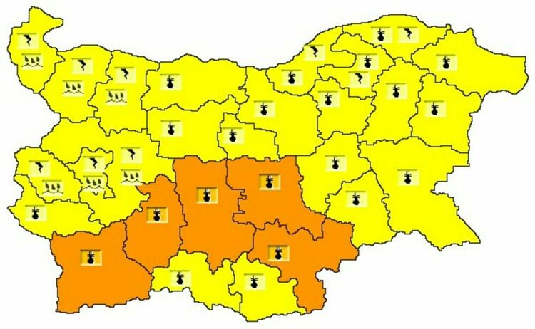 Жълт и оранжев код за високи температури и гръмотевични бури