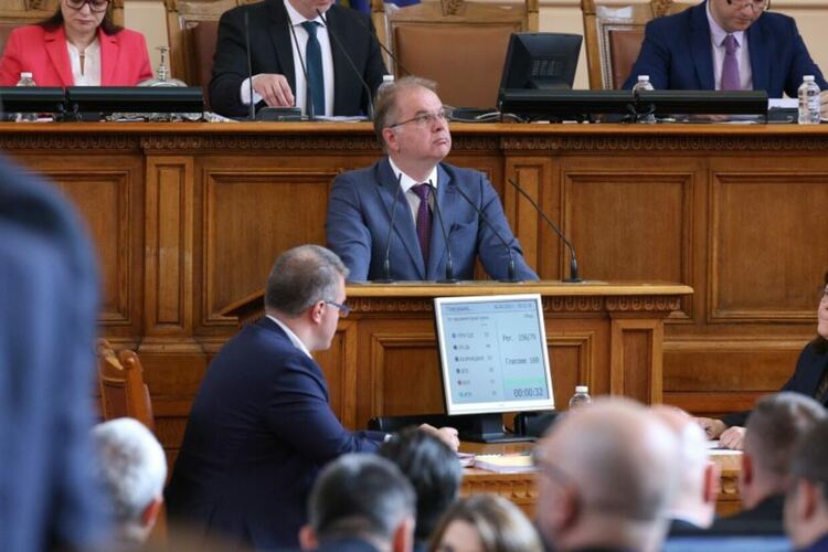 ГЕРБ искат общ проект за промяна на Конституцията. Премахването на служебните кабинети е под въпрос