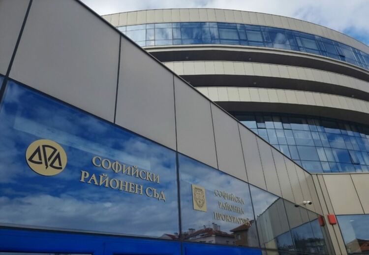 Съдът прати в ареста мъж, два месеца след като заплашил жена си с убийство с опрян нож на гърлото