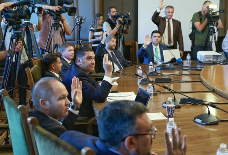 Пращаме на Украйна не зенитно-ракетни комплекси, а неизправни зенитно-управляеми ракети, уточни Тагарев