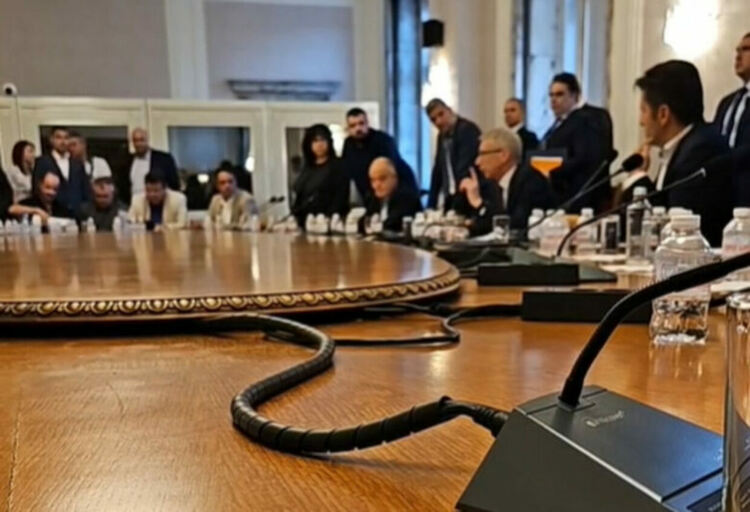 Денков оповести проект на споразумението по време на срещата в НС
