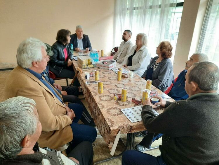 Жителите на Тикале към Сабрутев: Маркуч има във всяка къща, вода в резервоара няма