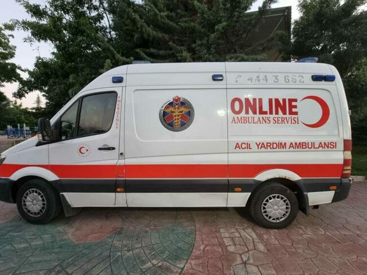 Български микробус удари кола в насрещното край Одрин, има загинал и ранен