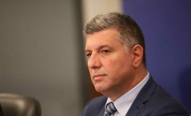 Министър Цеков: В повече от 50% от проверените пътни участъци има отклонения от изисукемото качество
