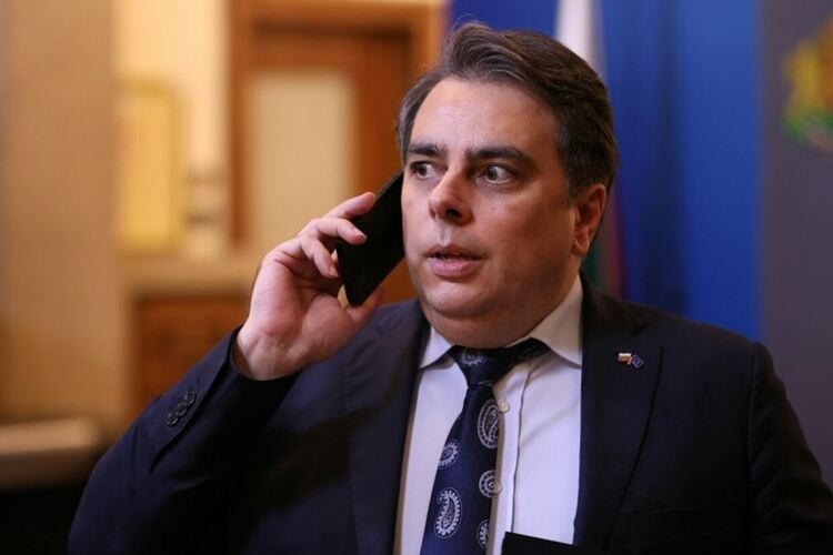 Асен Василев за коледните добавки към пенсиите: По-добре повече трайно, отколкото малко еднократно
