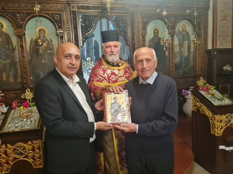 Ерол Мюмюн връчи на кърджалиец икона от името на Пеевски