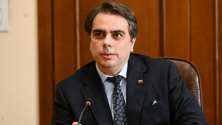 Асен Василев: Парламентът ще избира между 20% ДДС за заведенията и изсветляването им