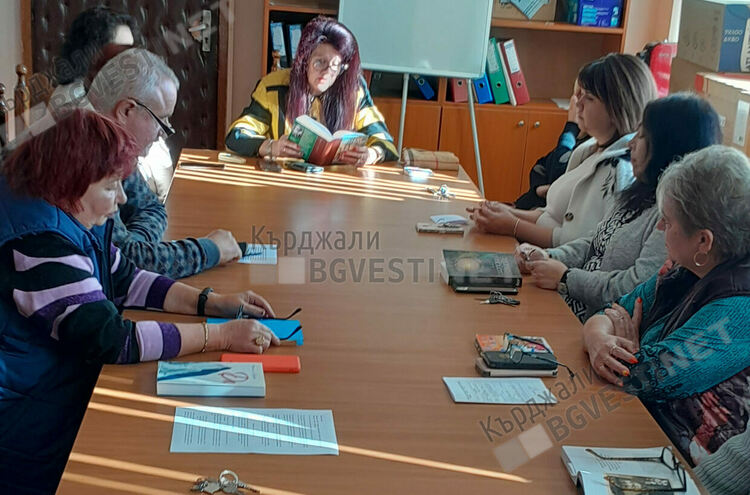 Служителите в РУО-Кърджали взеха участие в първия Ден на четенето в България