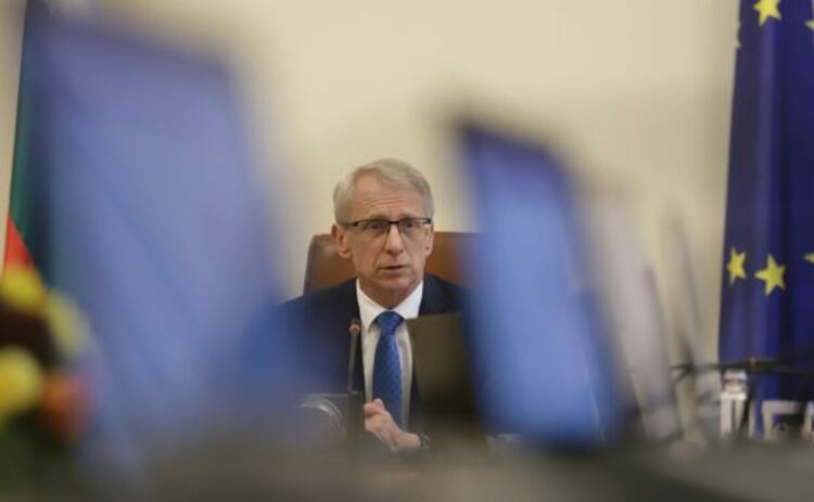 Премиерът Денков призовава ФИФА да отстрани Борислав Михайлов 