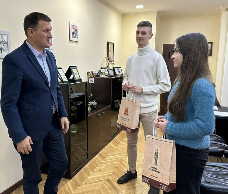 Кметът Станислав Дечев поздрави бронзовите медалисти от Международната олимпиада по астрономия