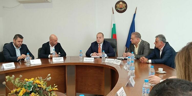 Областният управител д-р Зюмбилев обсъди приоритетните проекти за предстоящата бюджетна година с кметовете на общини от Пловдивска област