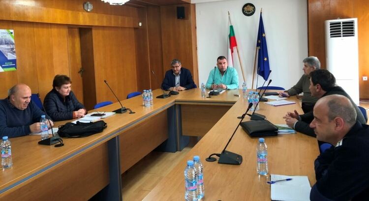 Областният управител Захари Сираков проведе работна среща във връзка с подготовката за зимния сезон