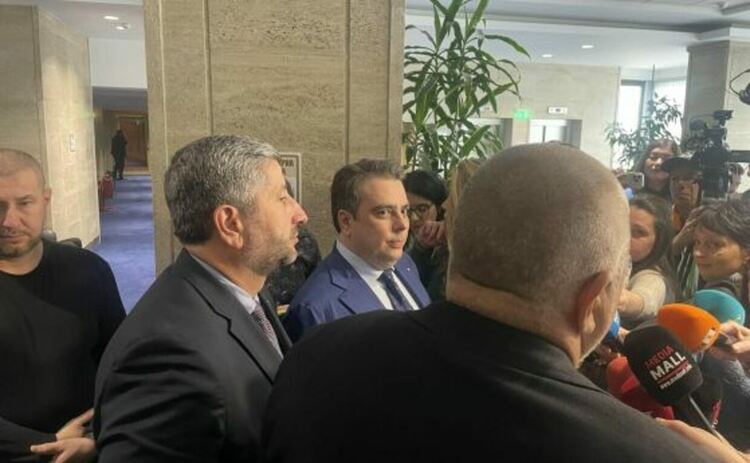 Сглобката пак оцеля: Борисов, Иванов и Василев се разбраха, а главите на шефовете на НЗОК паднаха