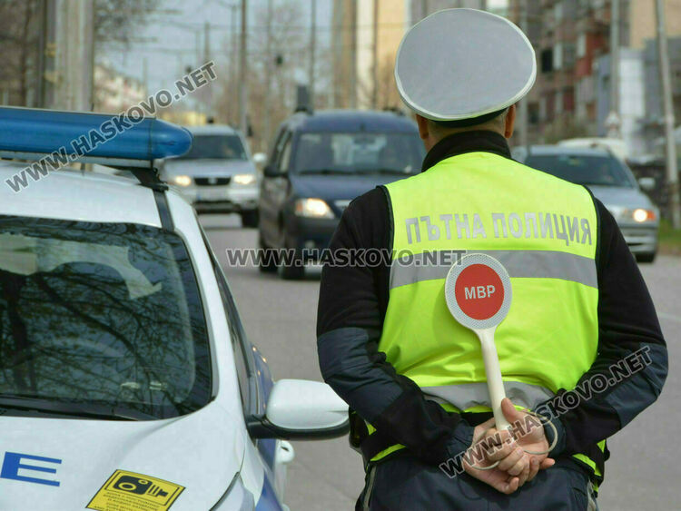 Дрогирана водачка катастрофира край автогарата в Хасково, но отърва ареста