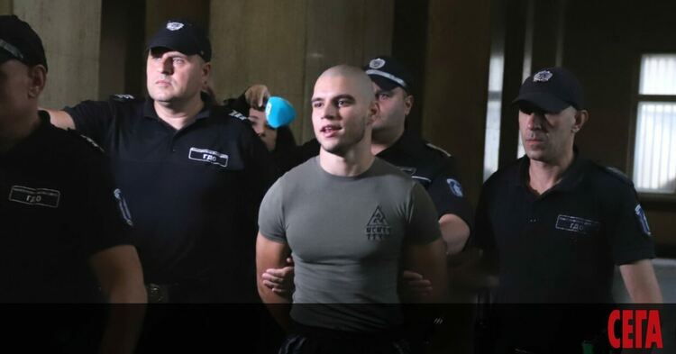 Пернишкият футболен треньор Румен Николов разказа в съда как е нападнат от прокуроския син Васил Михайлов