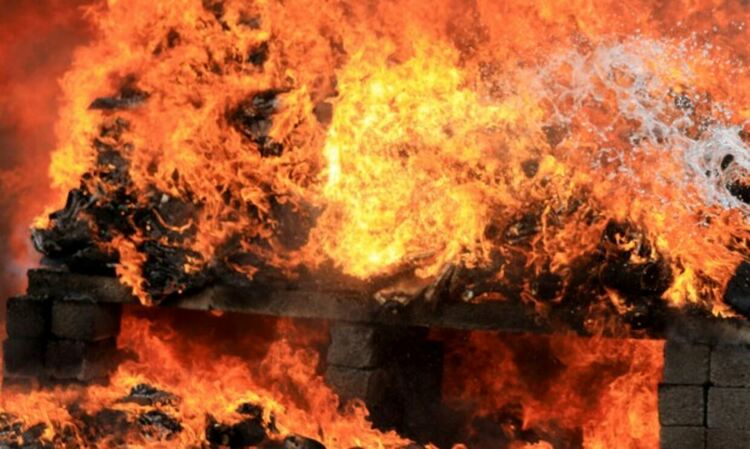 На 2 пожара с материални загуби и 15 случая на аварийно-спасителни дейности са реагирали огнеборците от региона през почивните дни