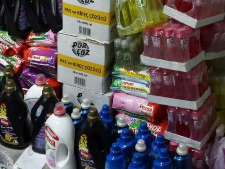 Иззеха 1400 кг миди, 1500 кг прах за пране и безакцизни стоки от коли, тир и автобус