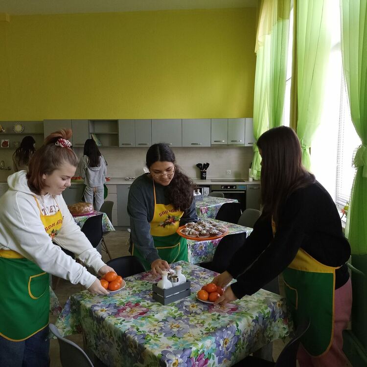 Ученици ще готвят в напълно оборудван кулинарен кабинет