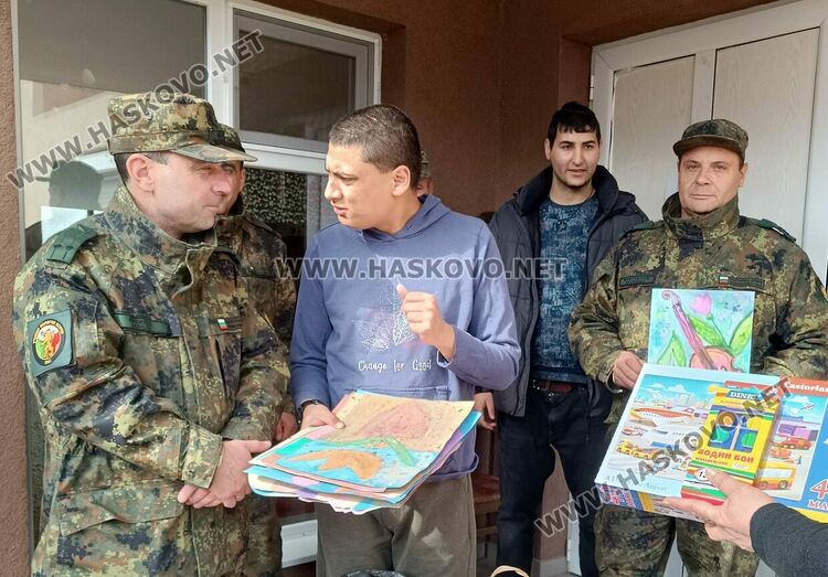 Емоционална среща на военните от полигона в Корен и възпитаниците на Центъра от семеен тип за деца и младежи с увреждания