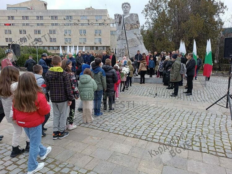 Кърджали се преклони пред Апостола, недостижимият връх на Българската свобода/снимки/