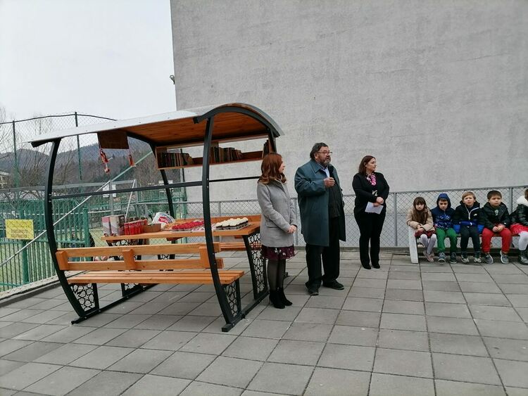 В Езиковата гимназия почетоха паметта на Златина Михайлова-Карова