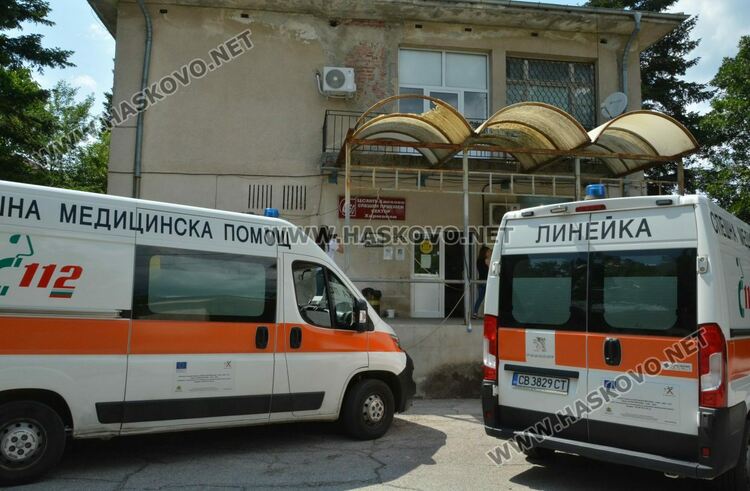 Мъж пострада при катастрофа между два Фолксвагена