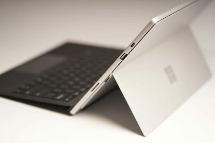 Първите компютри с изкуствен интелект на Microsoft идват още този месец