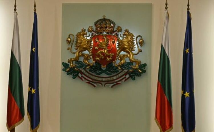 Президентът се среща с партиите, които искат избори