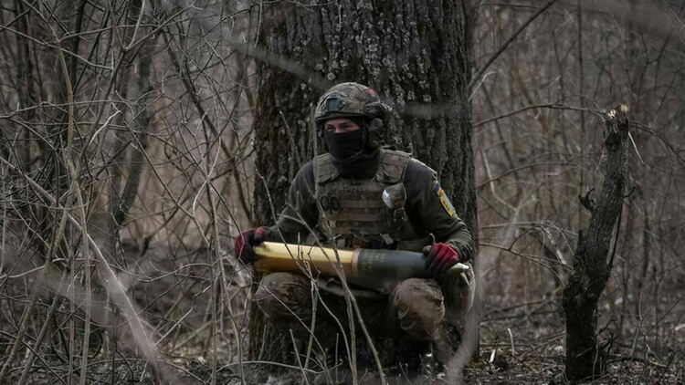 Киев ще получи до месеци първите партиди от 800 хил. снаряда, намерени от Чехия