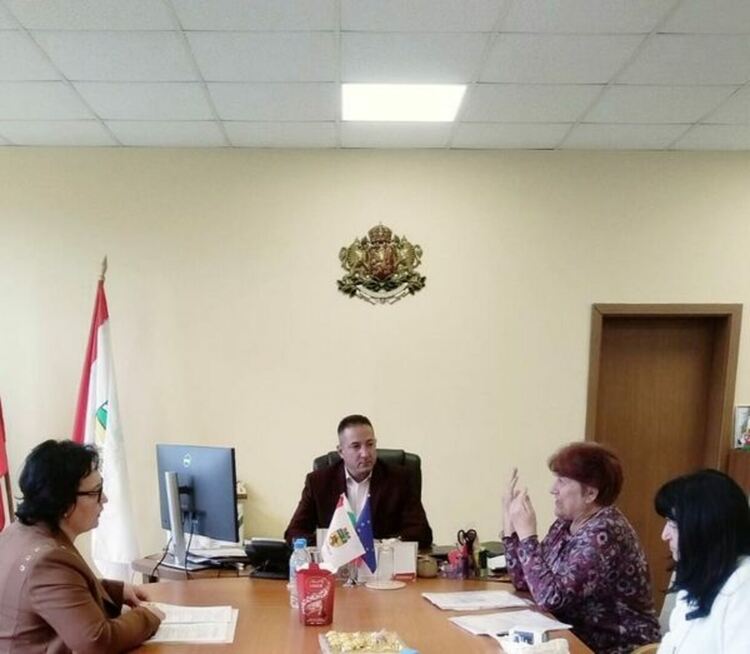По – добри условия на труд в системата на образованието договориха кметът на Община Радомир, Работодателите и Синдикатите