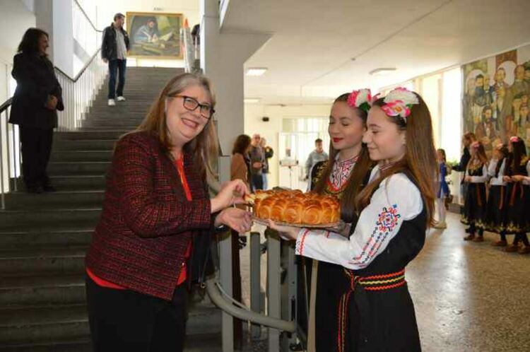 СУ "Отец Паисий" бе домакин на проява от Месеца на Америка в Кърджали, посрещна заместник посланика на САЩ